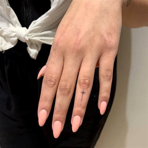 Tatuajes en dedos para mujeres: elegantes y con un。